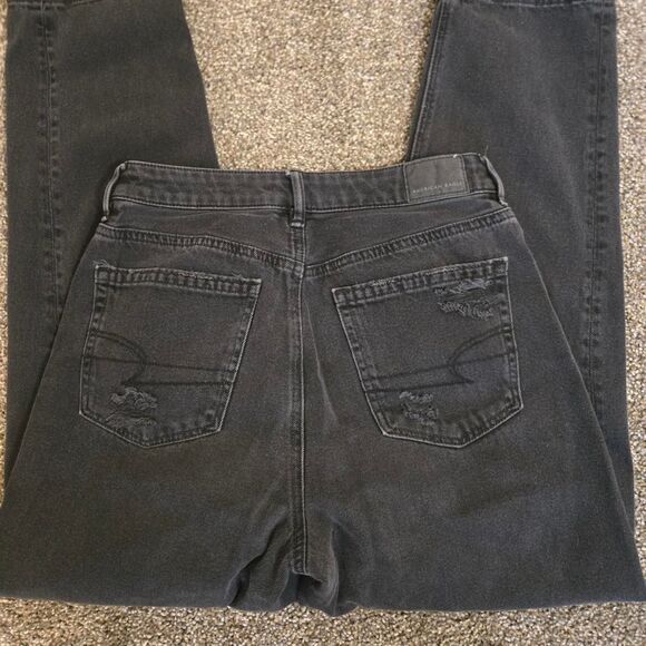 Women's American Eagle black straight leg mom fit ripped knee denim jeans 4 - Picture 6 of 7